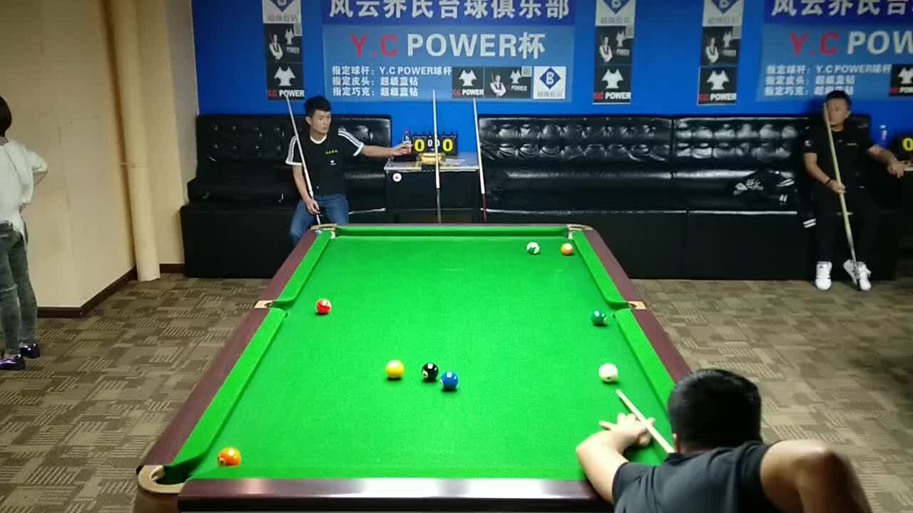 王鹤棣机场偶遇视频刷爆全网！他将代表亚洲出战NBA全明星名人赛低调出行却实力强劲引发全网期待！MK体育