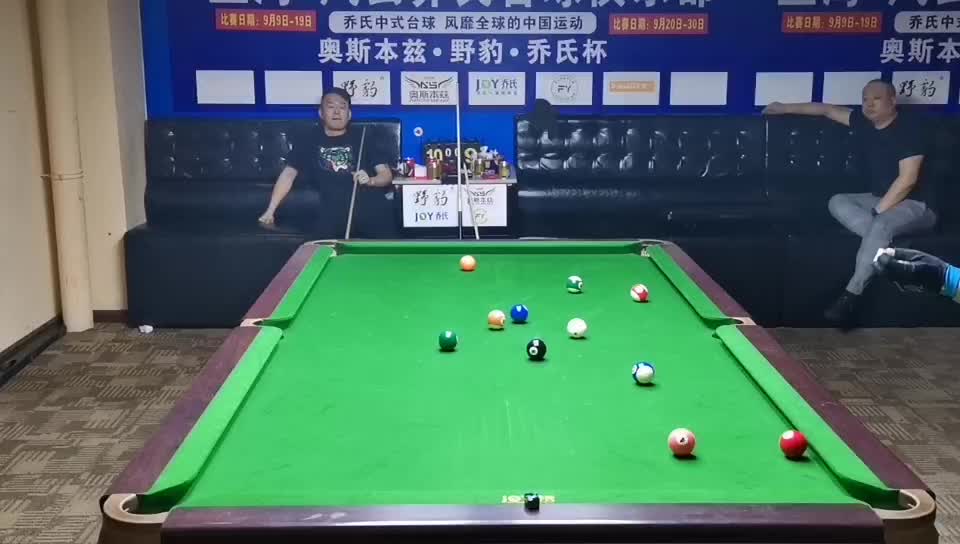 组合式一场MK体育比赛争议判罚刷屏网友吵翻天背后体育精神的公平秤真的歪了吗？